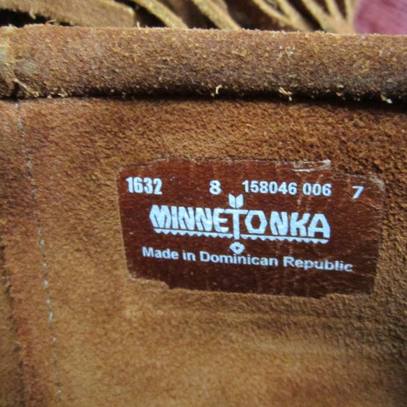 Minnetonka 3 Layer Fringe Boot - Picture 7 of 7